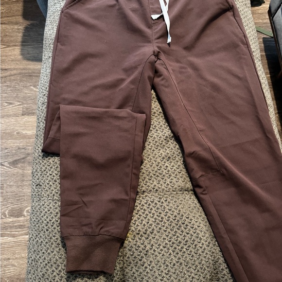 Men’s Figs Scrubs Jogger Pants Brown Size Large - Picture 3 of 4